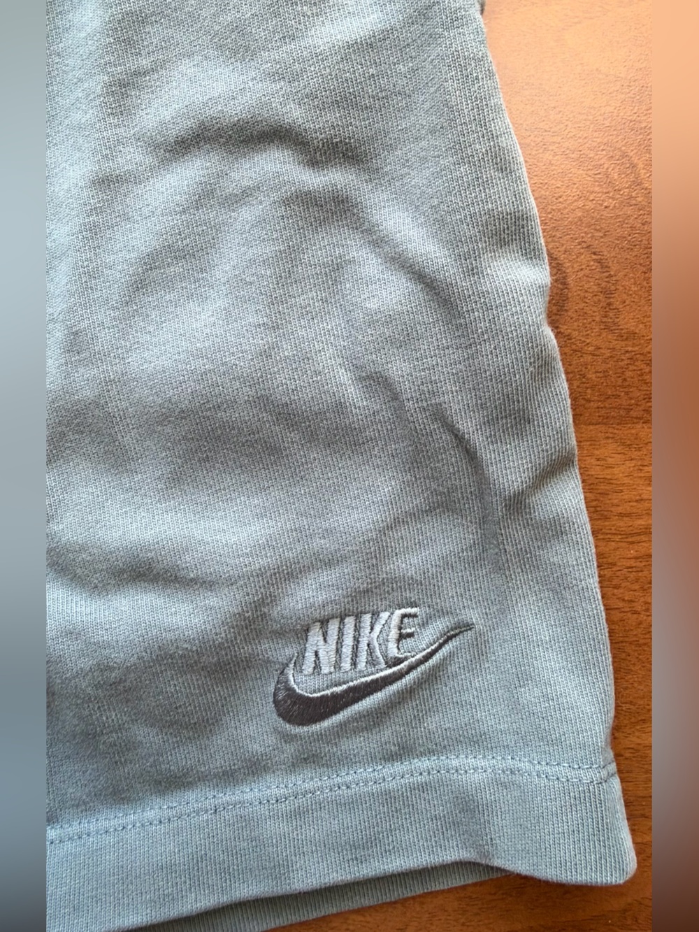 Nike Men’s Light Gray Crewneck Sweatshirt with Embroidered Logo
